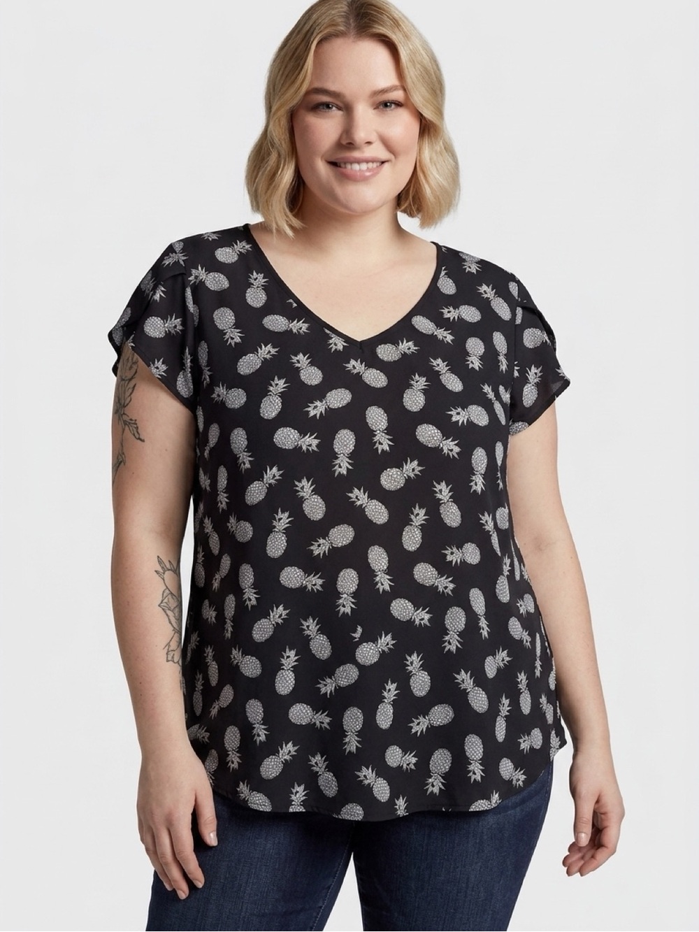 torrid Black V‑Neck Short Sleeve Pineapple Print Top